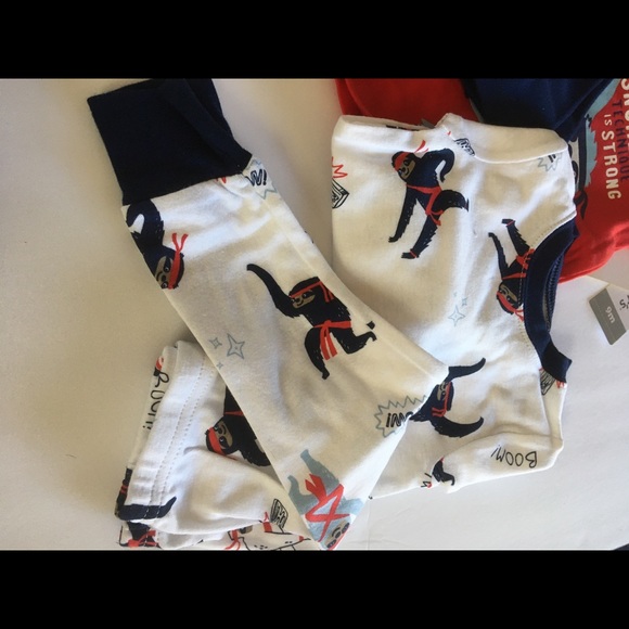 Carters 4 piece pajamas set 9 months - Picture 5 of 6